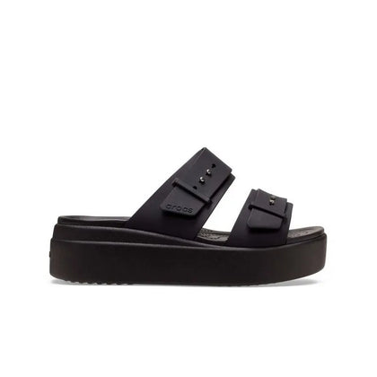 Sandalia Crocs Brooklyn Buckle Low Wedge de Mujer
