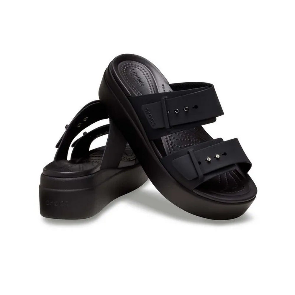 Sandalia Crocs Brooklyn Buckle Low Wedge De Mujer