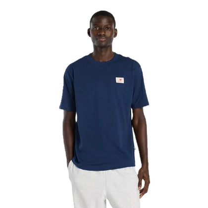 Remera New Balance Mta53928nny Woven Label Hombre