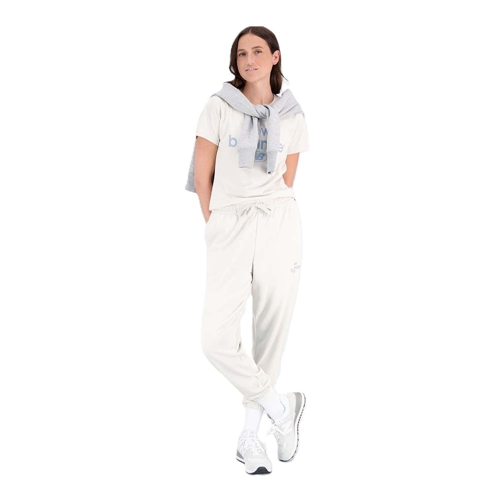 Remera New Balance Wta31507Mbm - Essentials Reimagin de Mujer